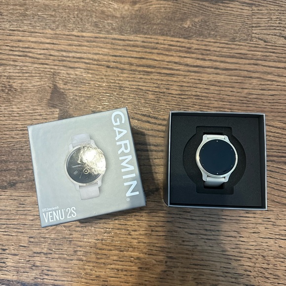 Garmin Venu 2S GPS Smartwatch - Picture 3 of 6